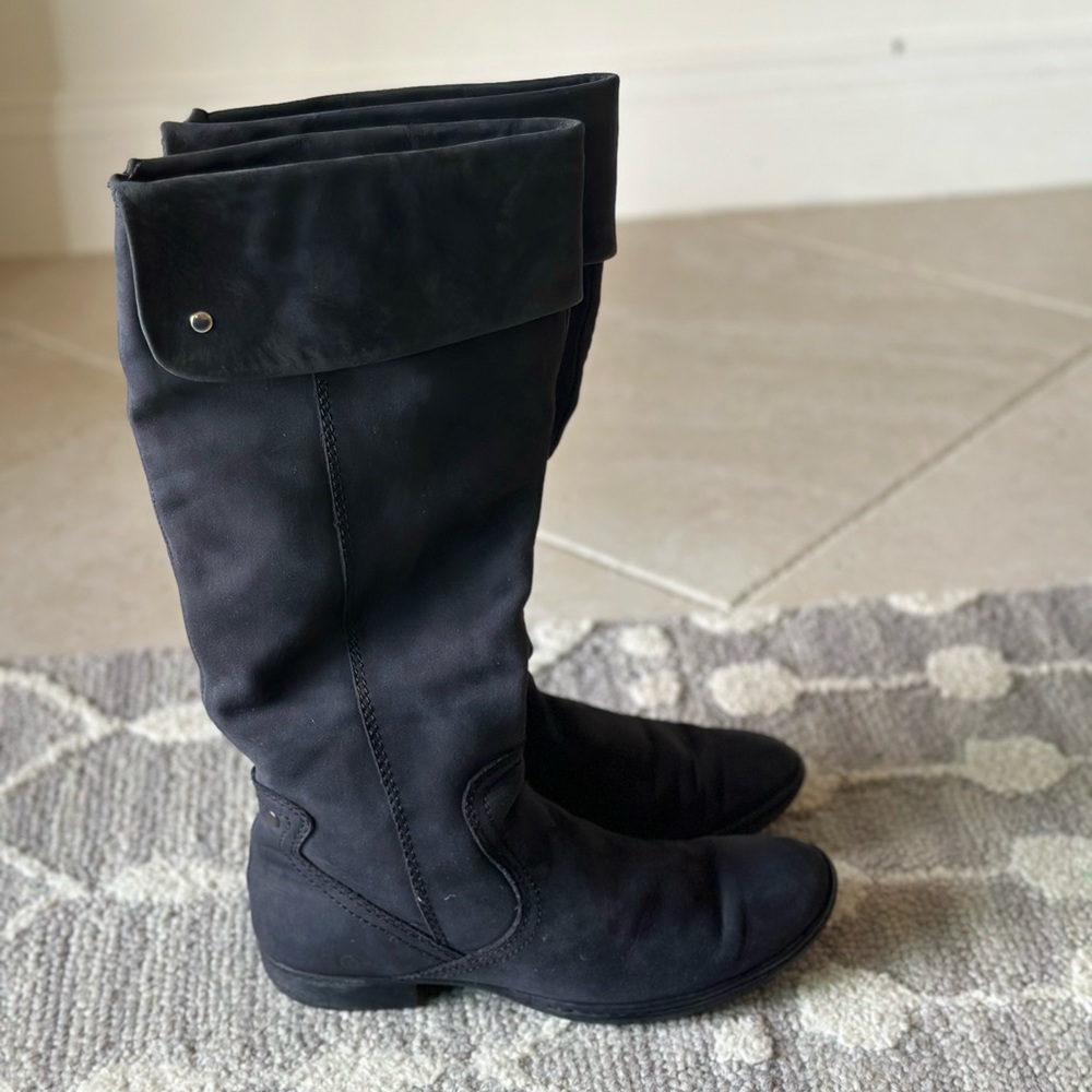 BORN Leather Black Tall Riding Boots
SZ 7.5